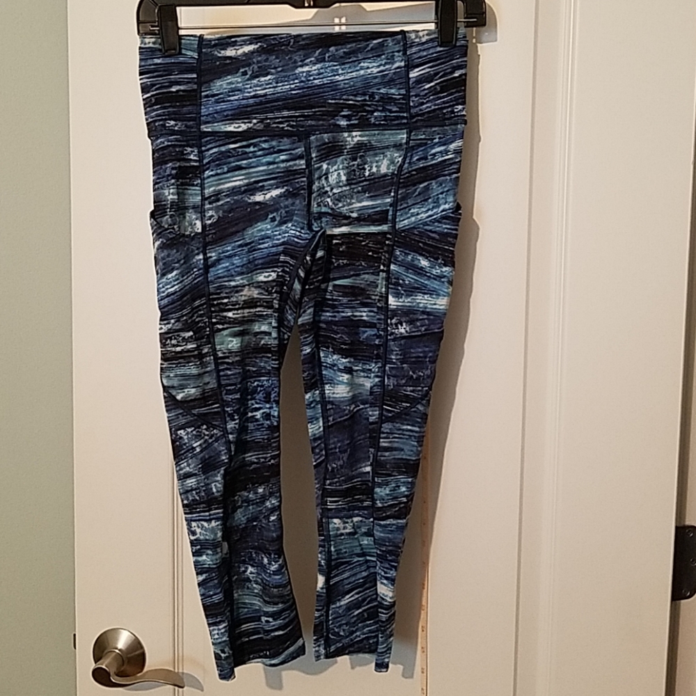 Lululemon capri 19" with side pockets size 6
